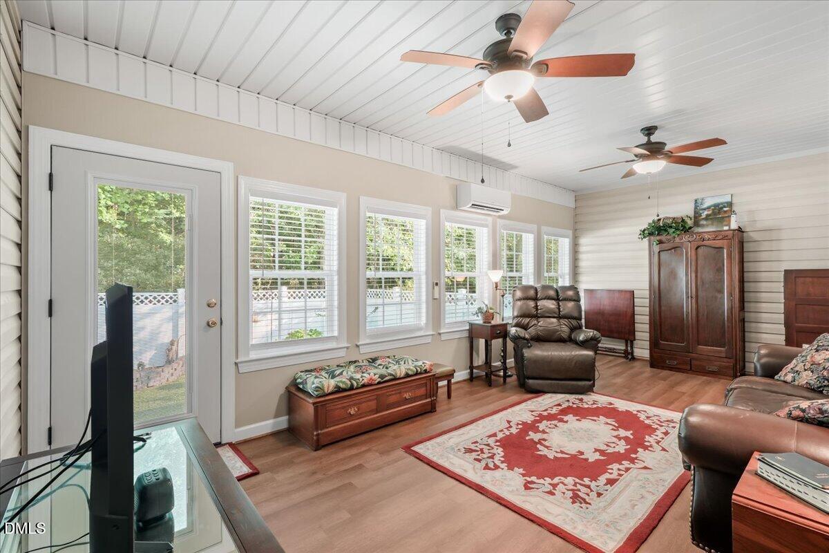 208 Commonsgate Drive Property Photo 3