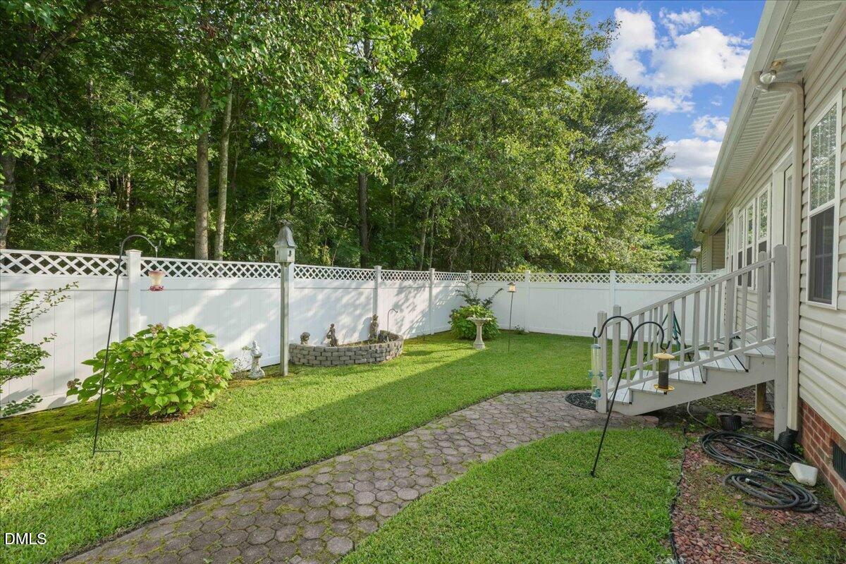 208 Commonsgate Drive Property Photo 7
