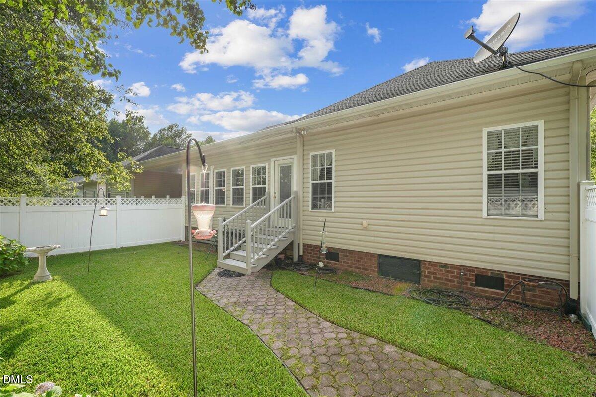 208 Commonsgate Drive Property Photo 8