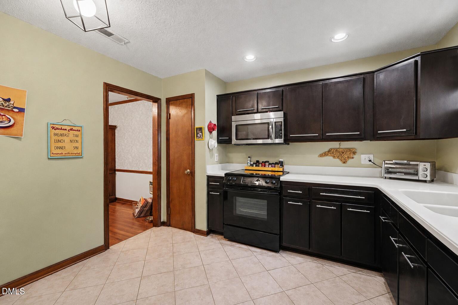 25 Willow Bridge Drive Property Photo 4