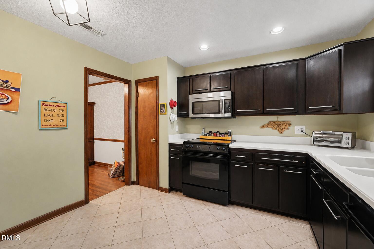 25 Willow Bridge Drive Property Photo 12