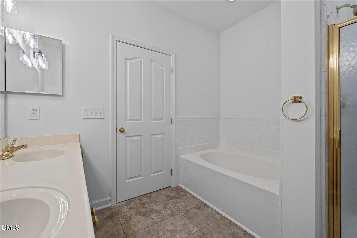 7647 Astoria Place Property Photo 10