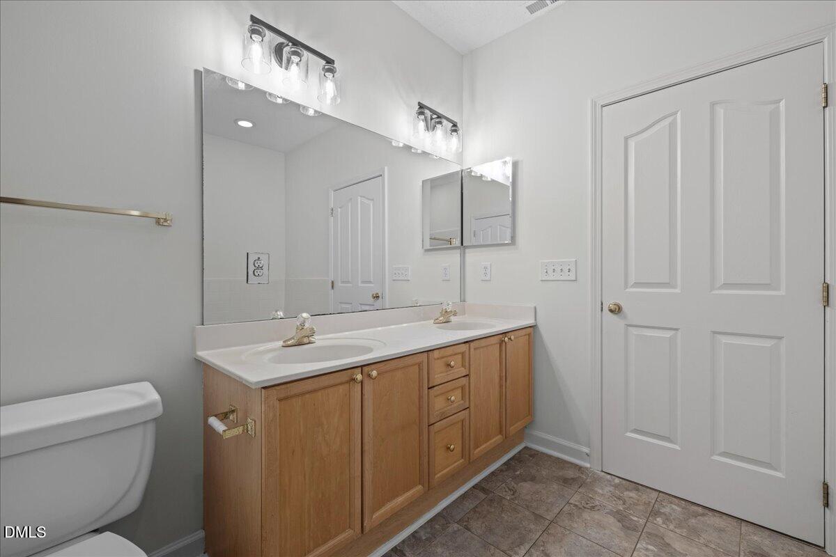 7647 Astoria Place Property Photo 12