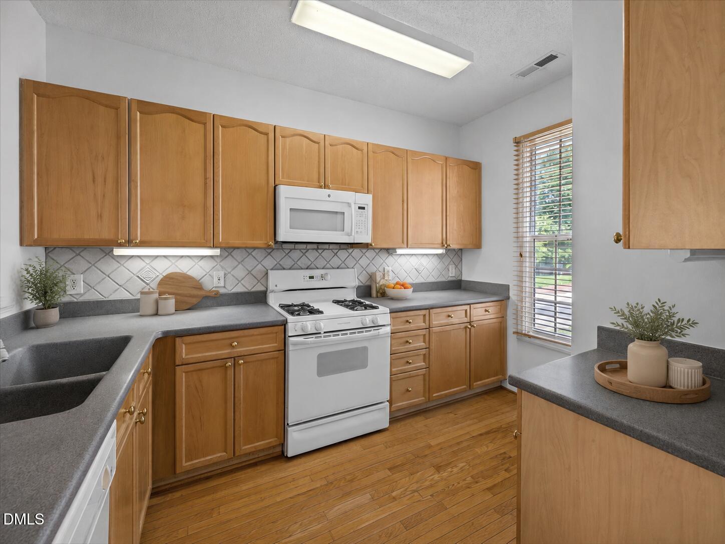7647 Astoria Place Property Photo 14