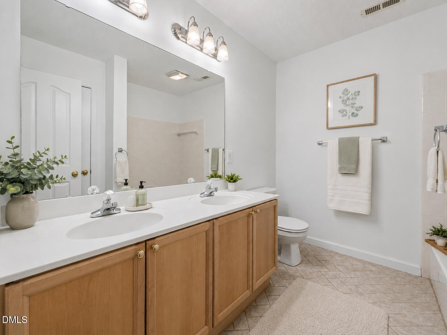 7647 Astoria Place Property Photo 21