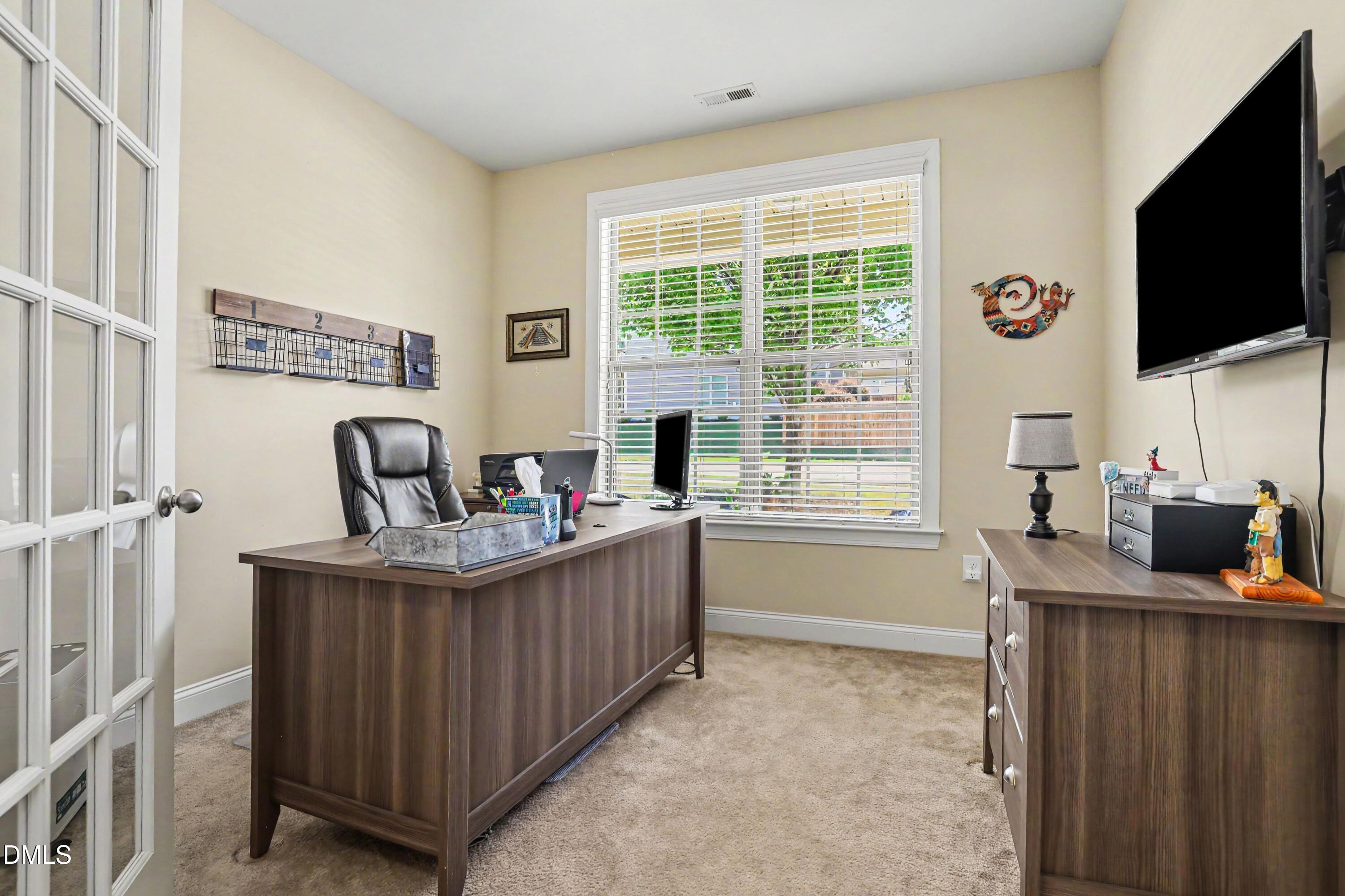 732 Lone Pine Loop Property Photo 5