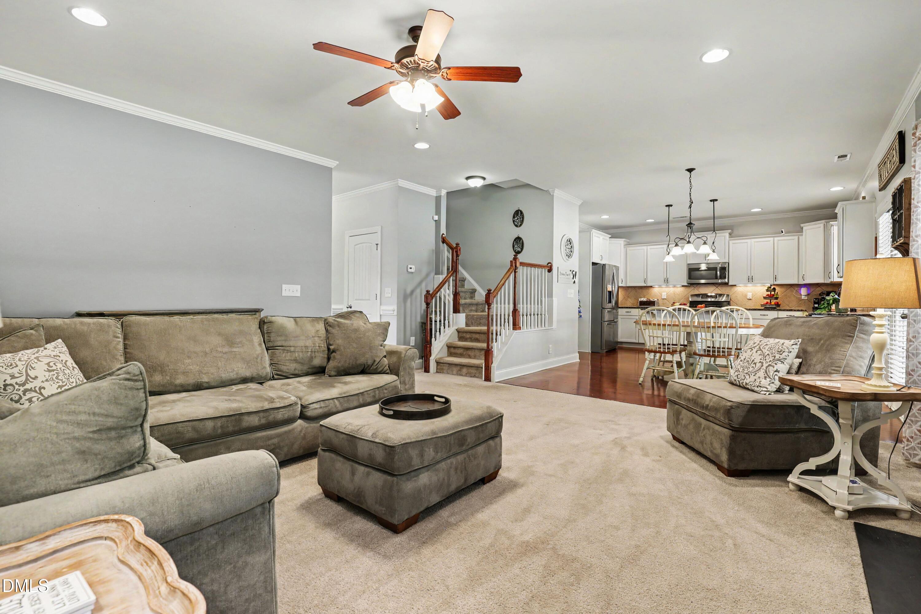 732 Lone Pine Loop Property Photo 6