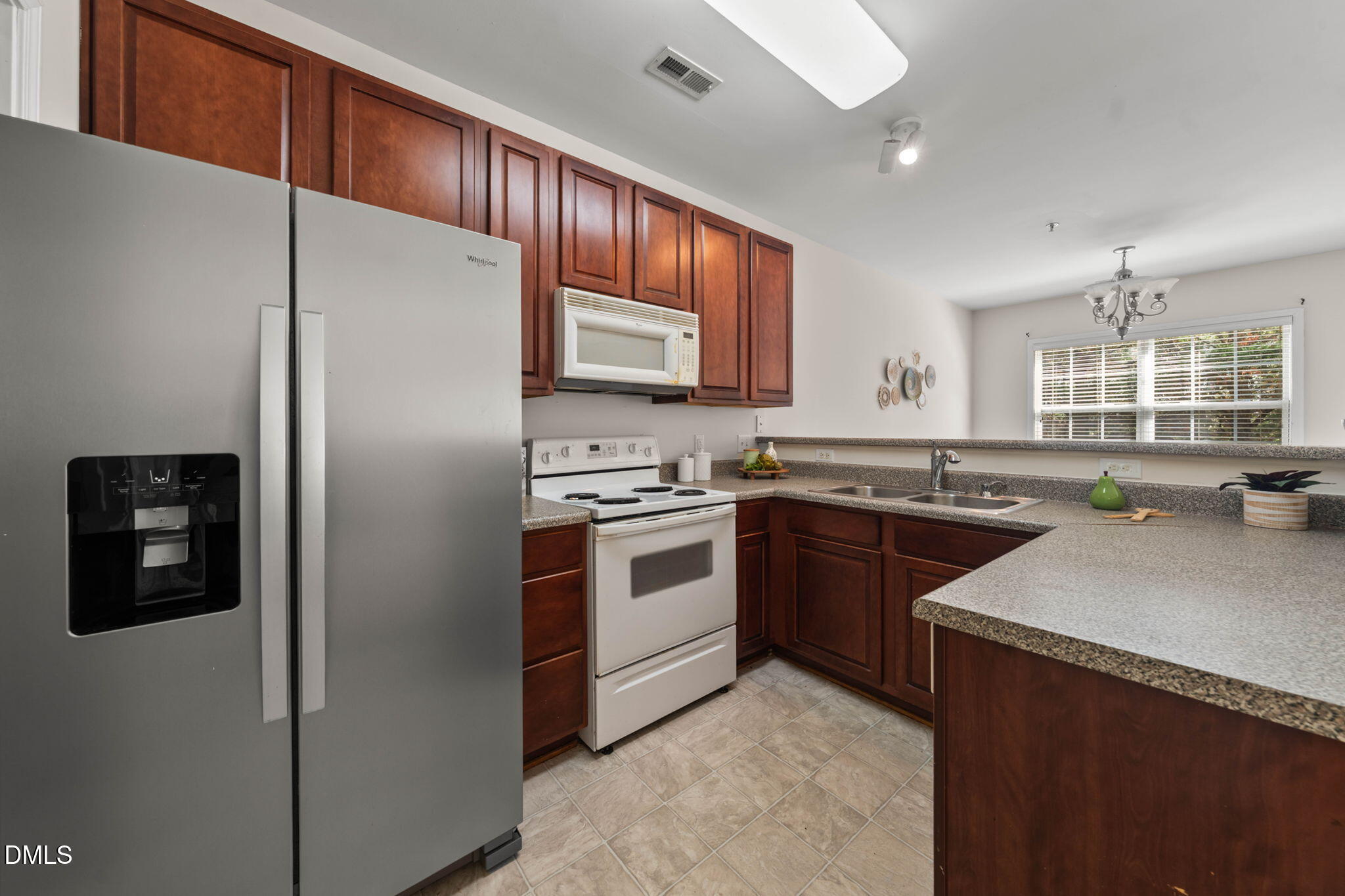 1012 Linen Drive Property Photo 2