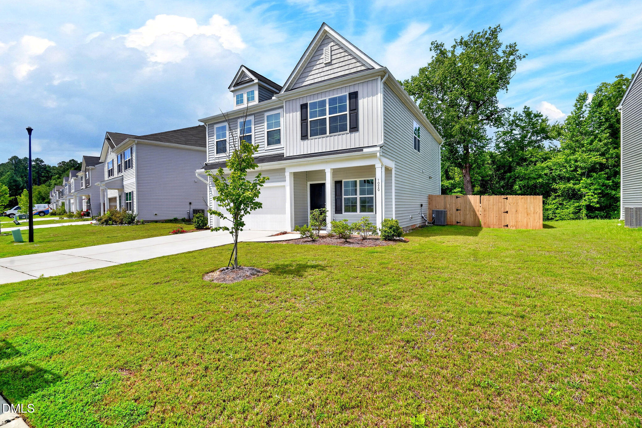 1020 Sumter Pointe Way Property Photo 3