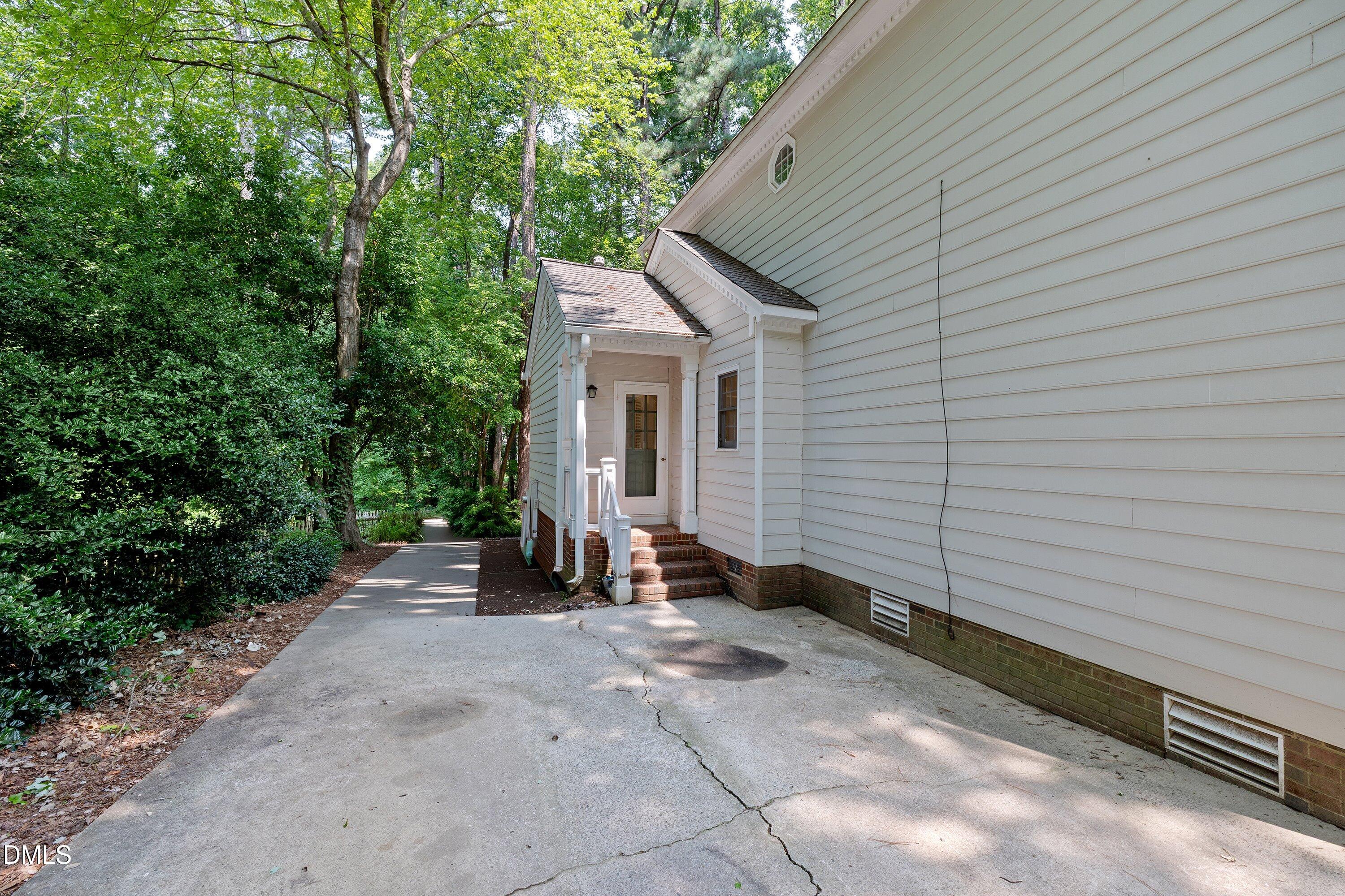 5325 Fairmead Circle Property Photo 3