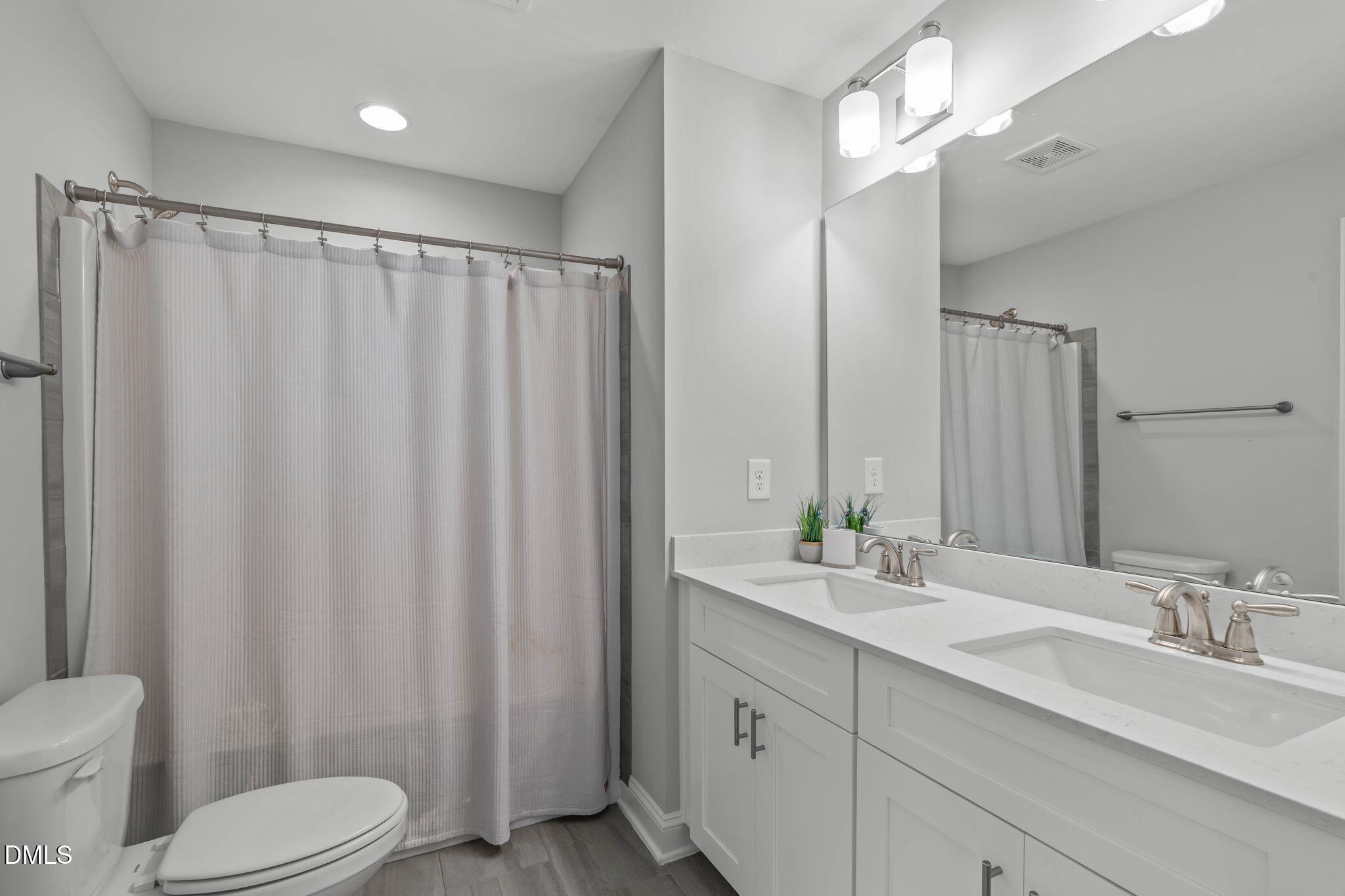 200 Sutherland Drive Property Photo 29