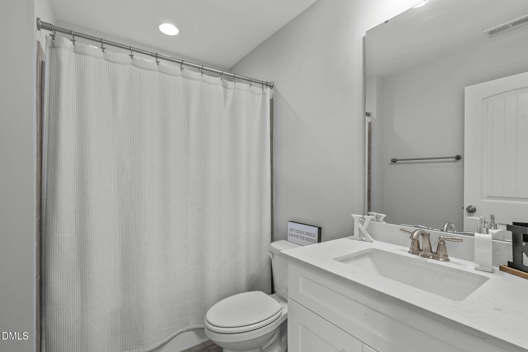 200 Sutherland Drive Property Photo 35