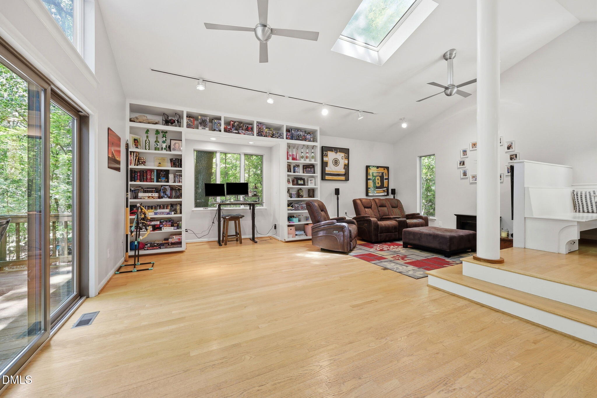 3513 Travis Court Property Photo 1