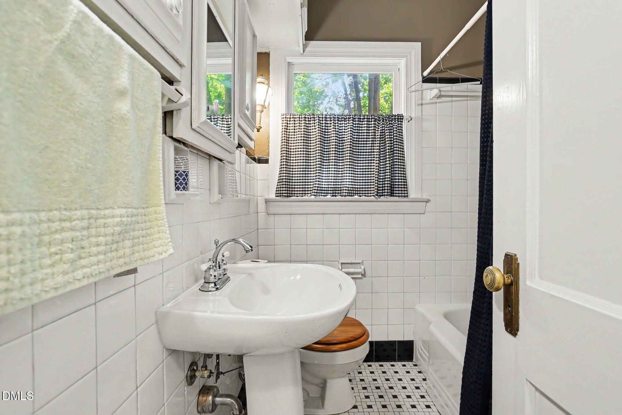1528 Iredell Drive Property Photo 21