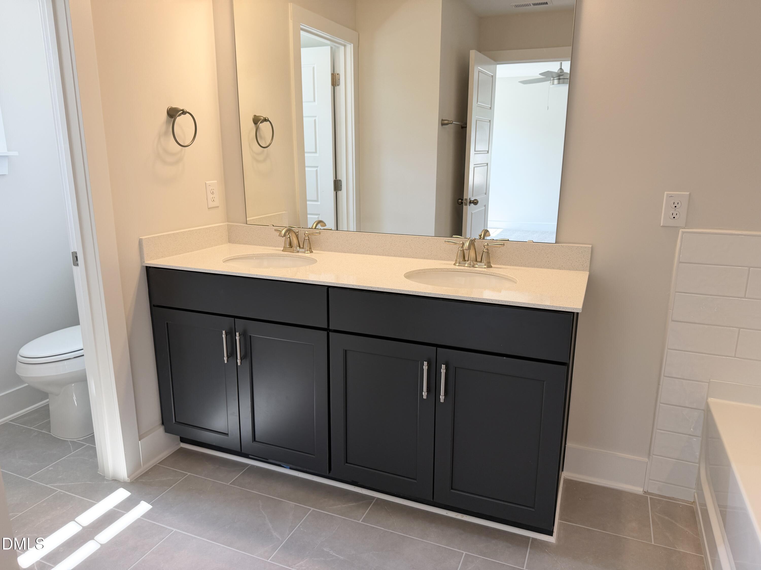 1122 Berkeley Street Property Photo 23