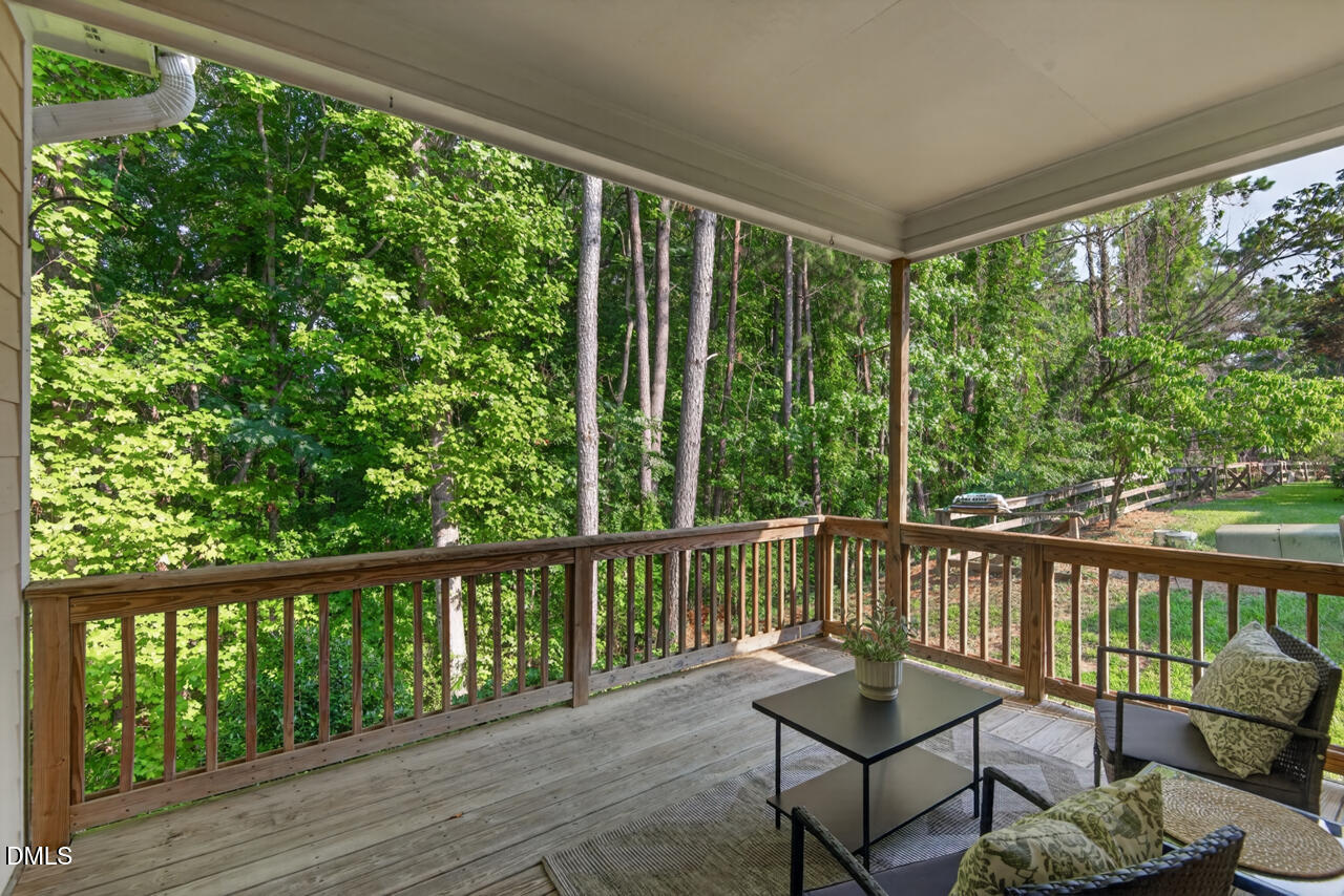 806 Carved Oak Drive Property Photo 8