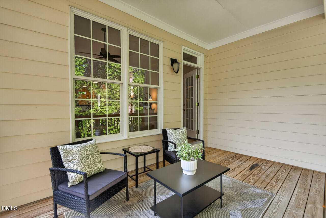 806 Carved Oak Drive Property Photo 10