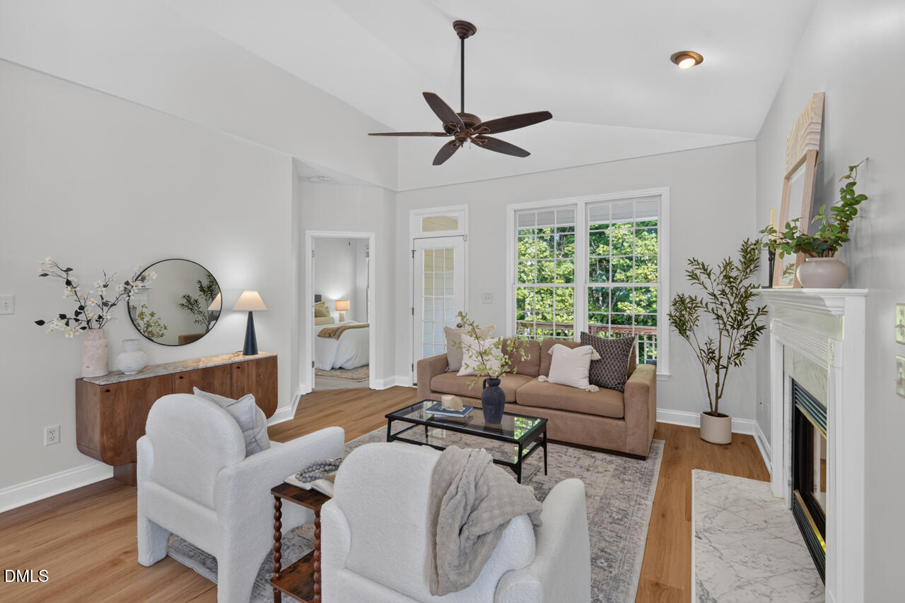 806 Carved Oak Drive Property Photo 13