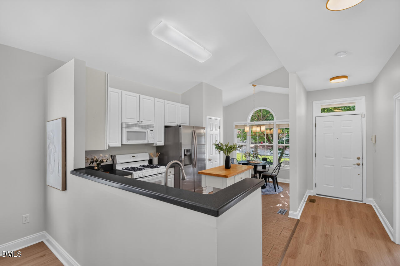 806 Carved Oak Drive Property Photo 16