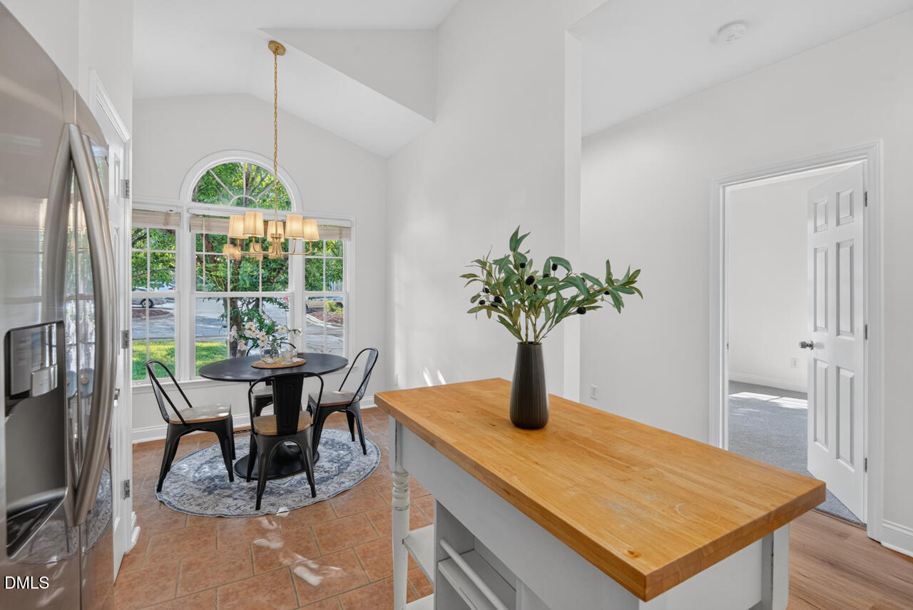 806 Carved Oak Drive Property Photo 18