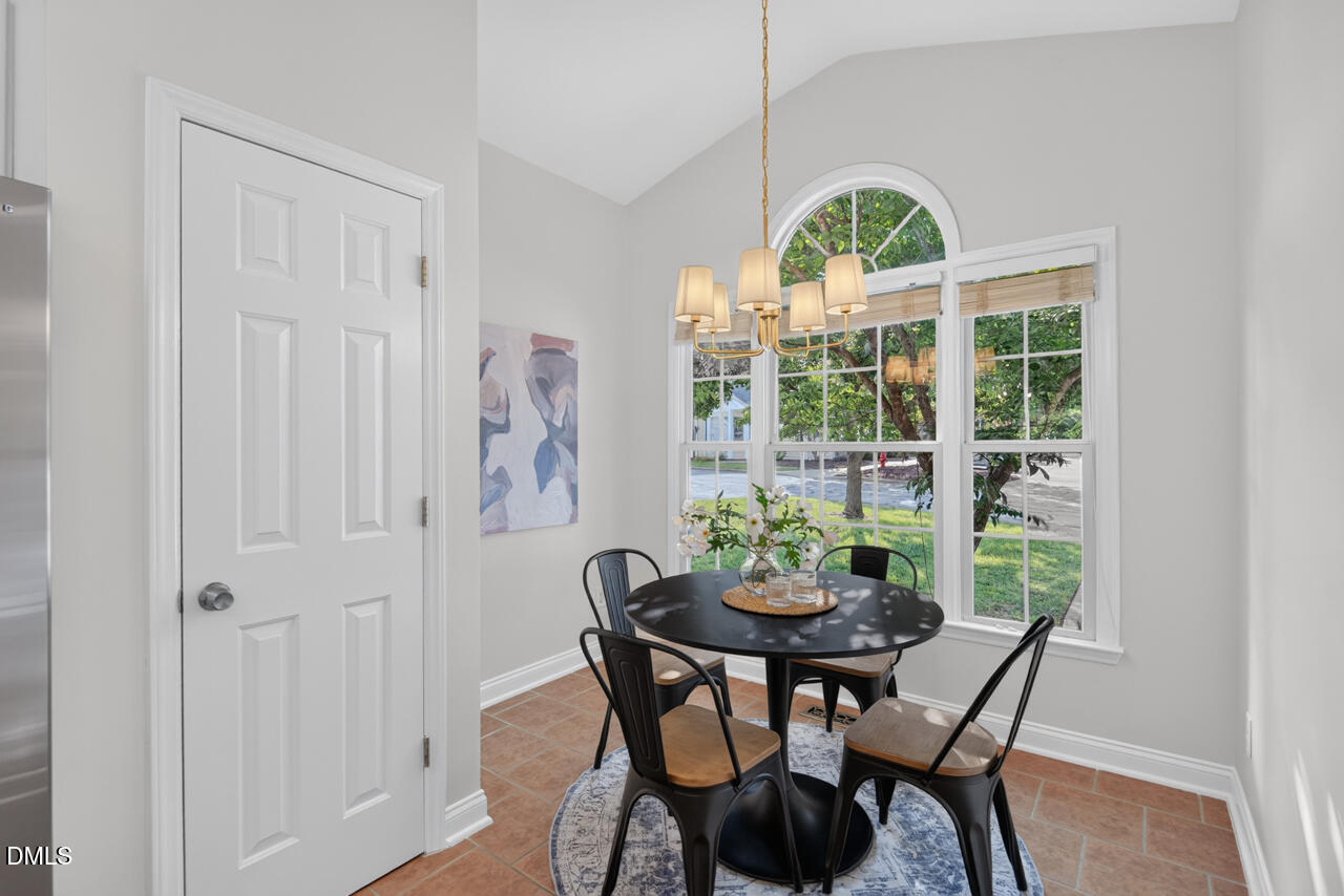 806 Carved Oak Drive Property Photo 19