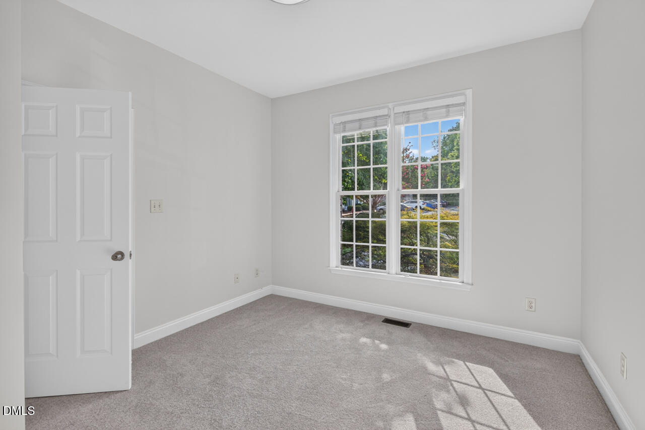 806 Carved Oak Drive Property Photo 23