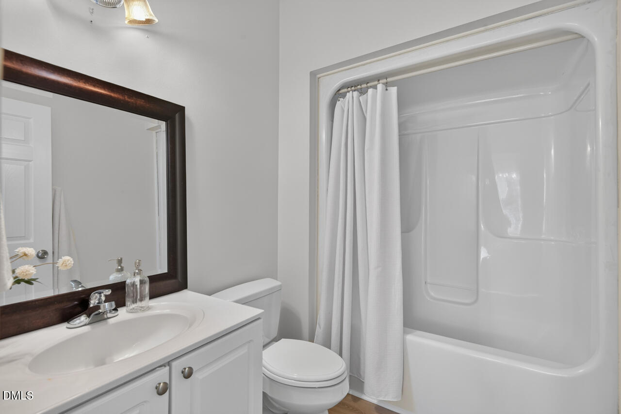 806 Carved Oak Drive Property Photo 24