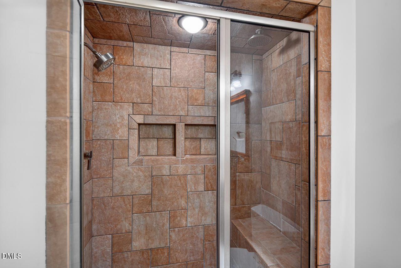 806 Carved Oak Drive Property Photo 31