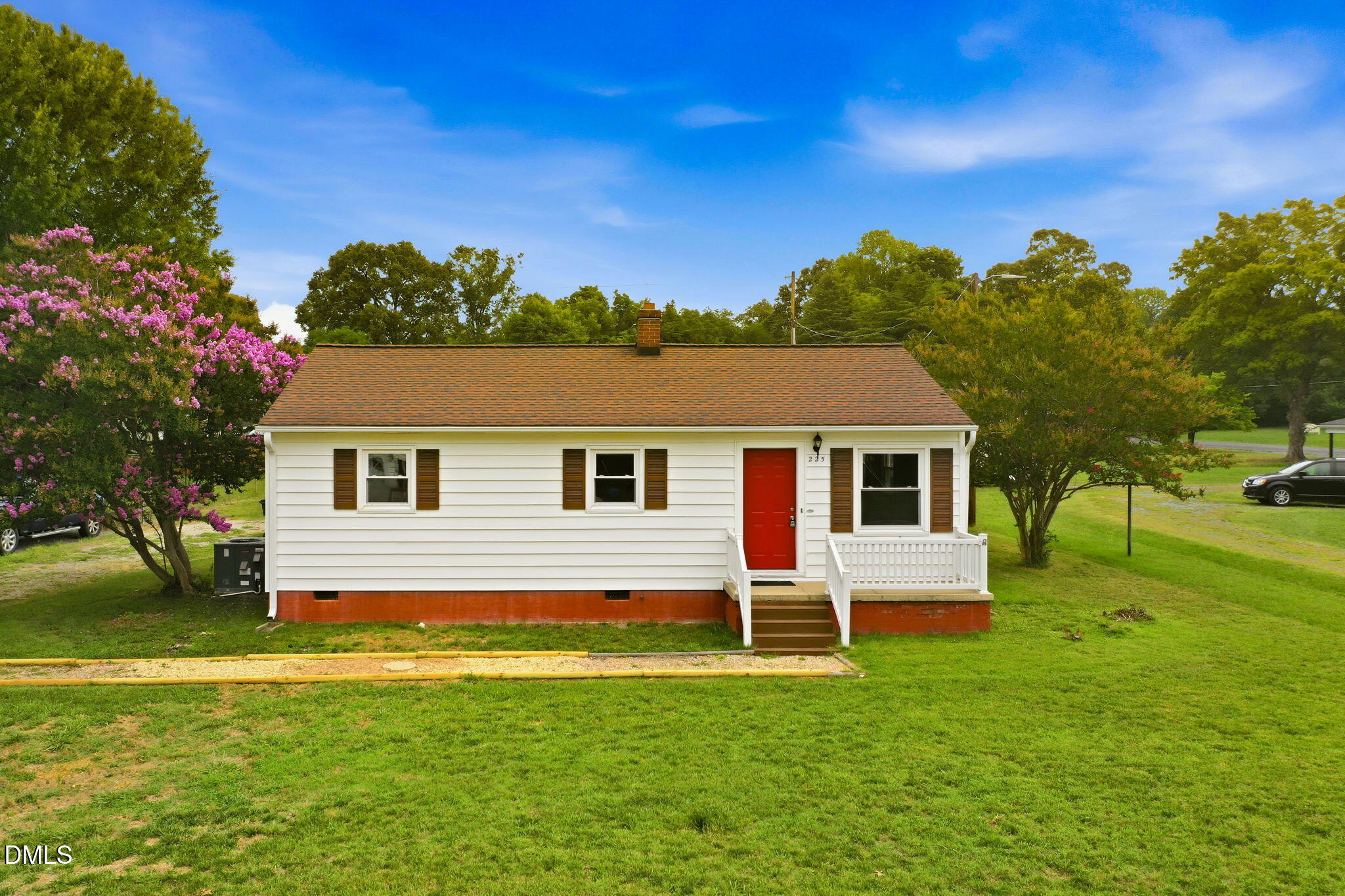 225 Circle Drive Property Photo 1