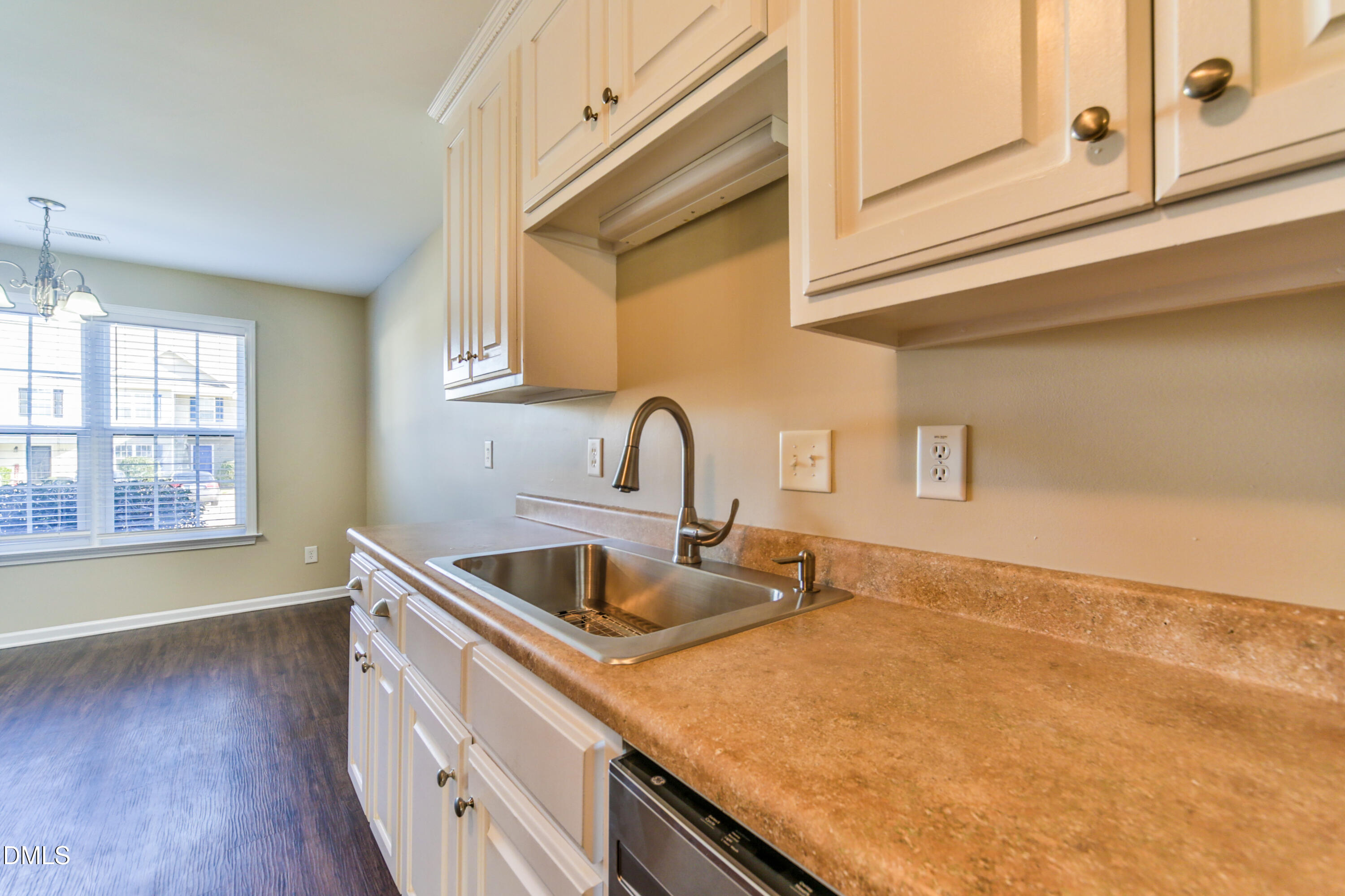 304 Whitehall Court Property Photo 9