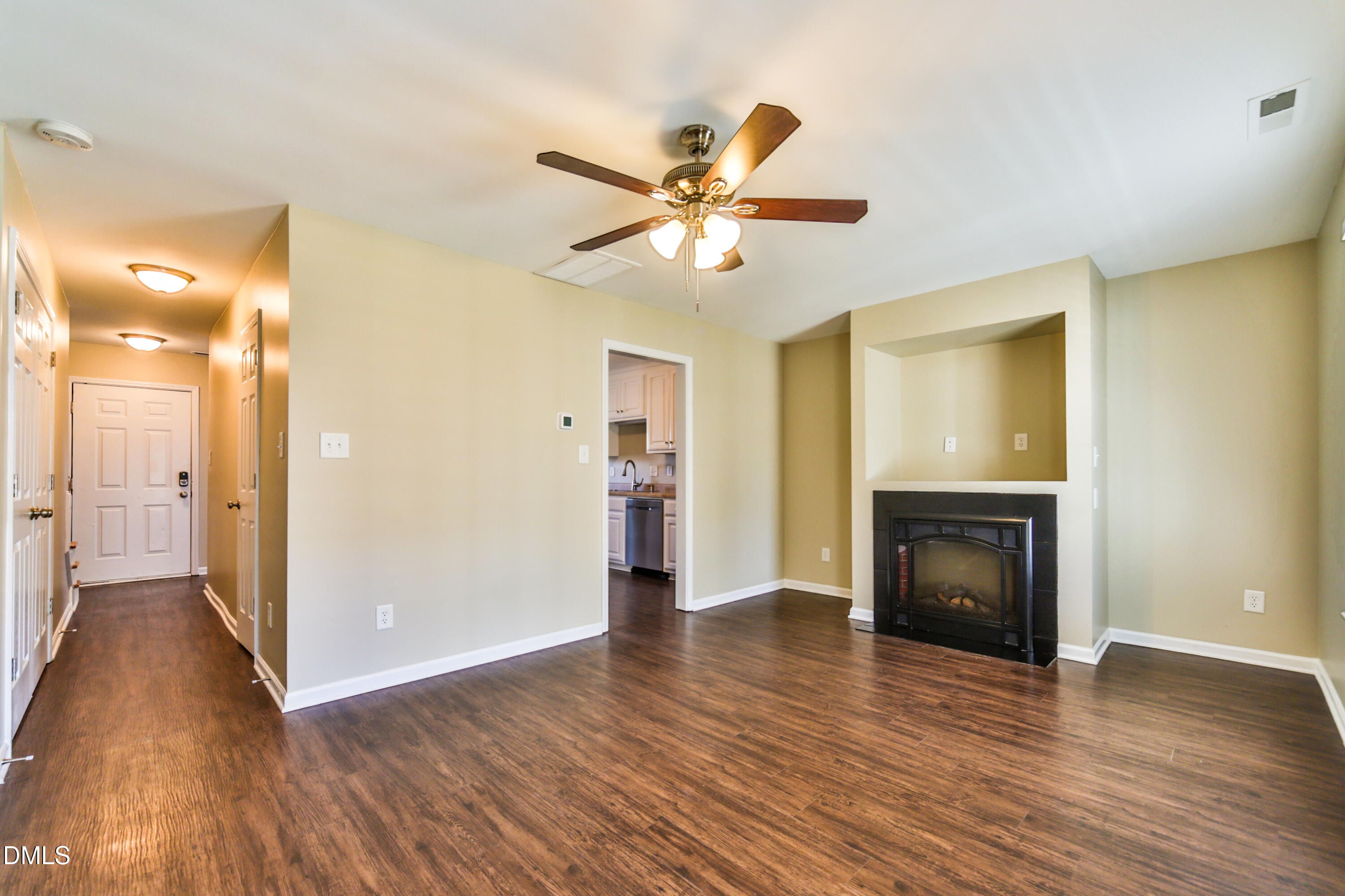 304 Whitehall Court Property Photo 14