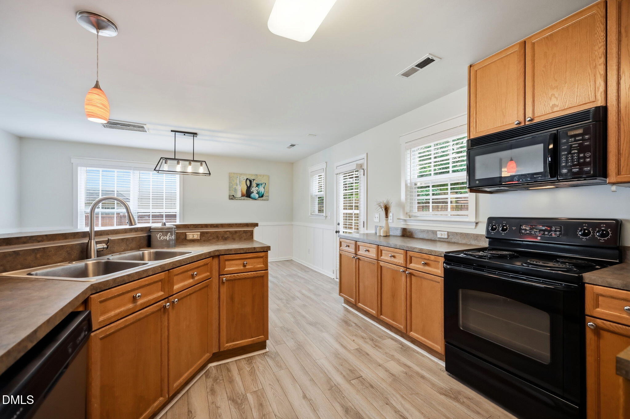 1423 Windycrest Court Property Photo 7