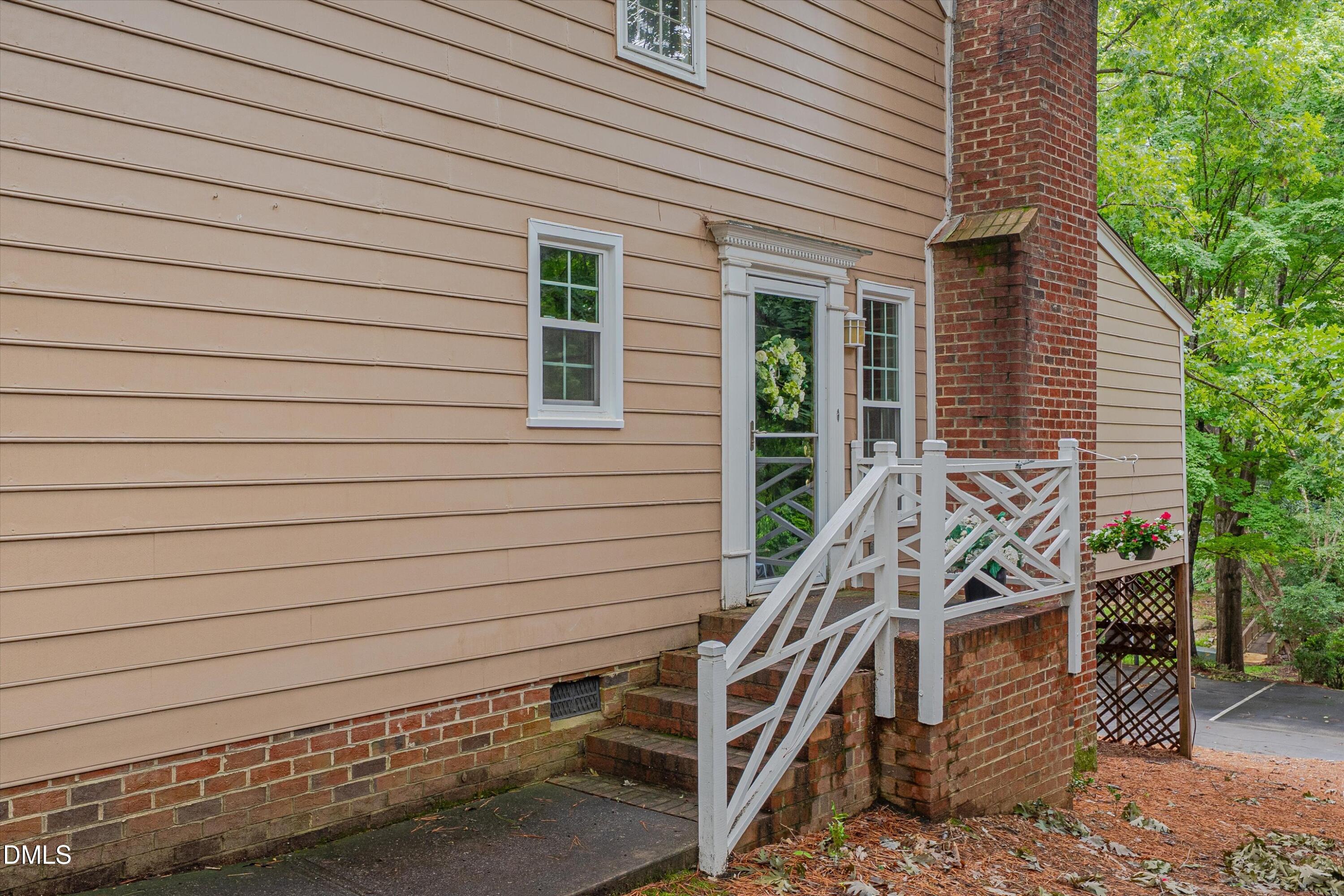 4600 Hamptonshire Drive Property Photo 4
