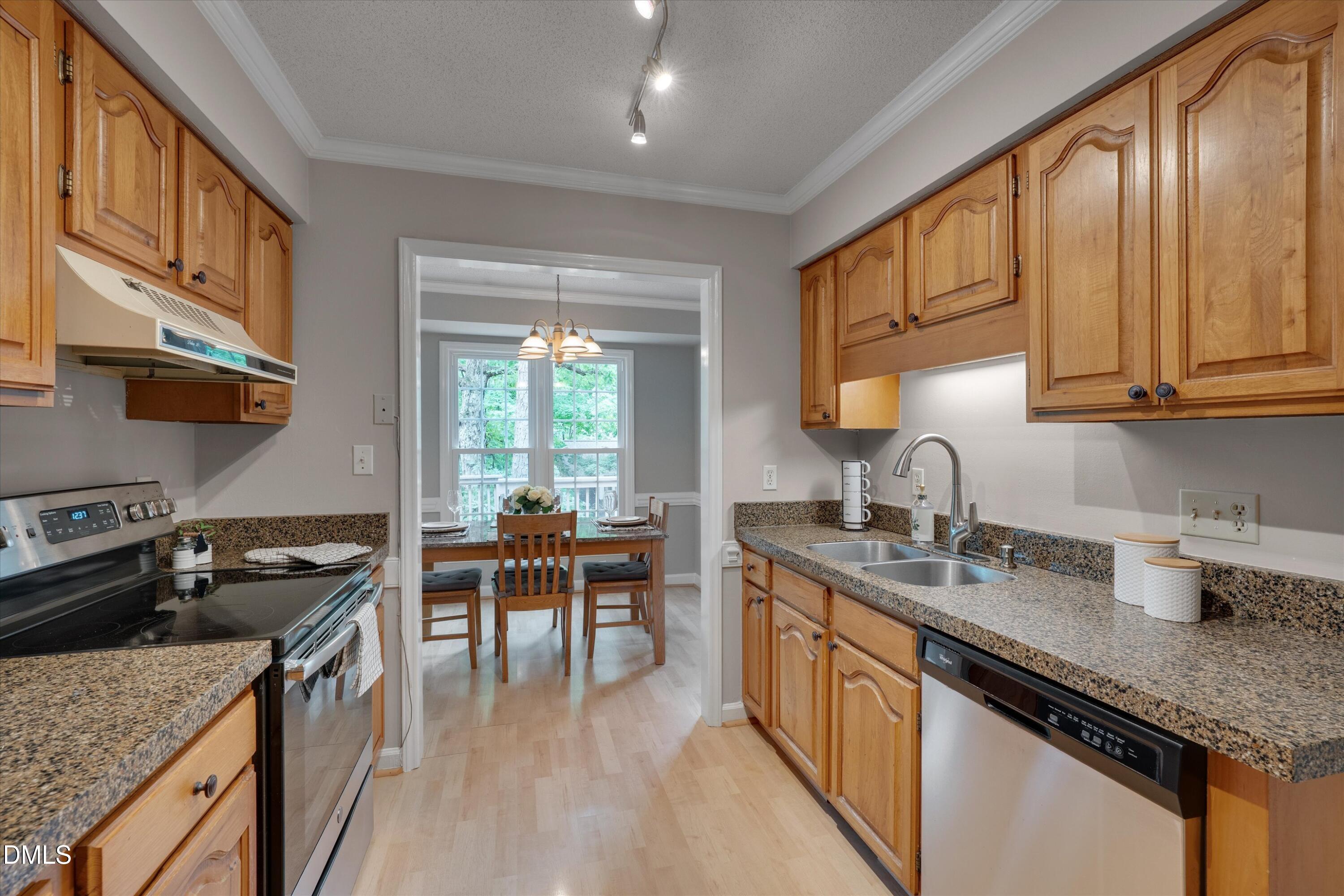 4600 Hamptonshire Drive Property Photo 12