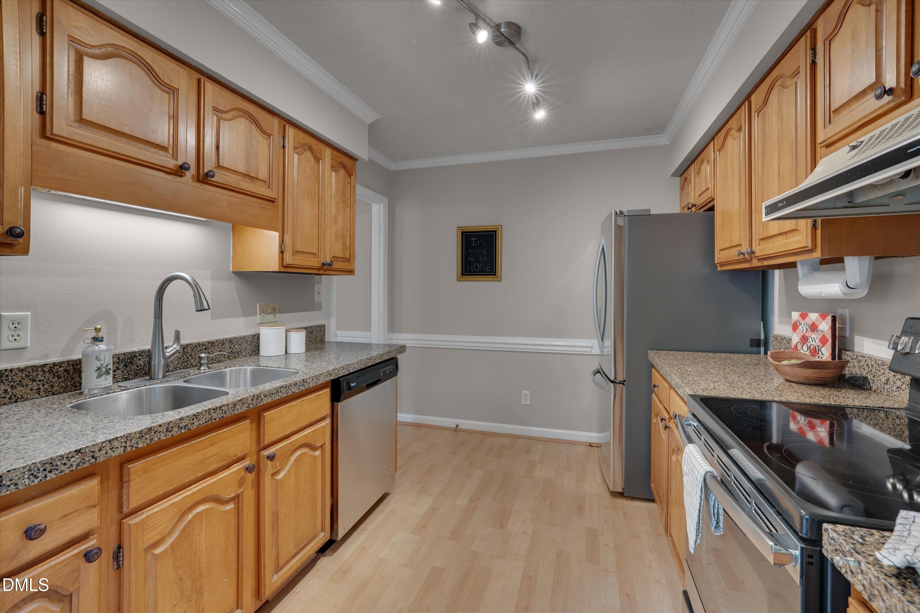 4600 Hamptonshire Drive Property Photo 14