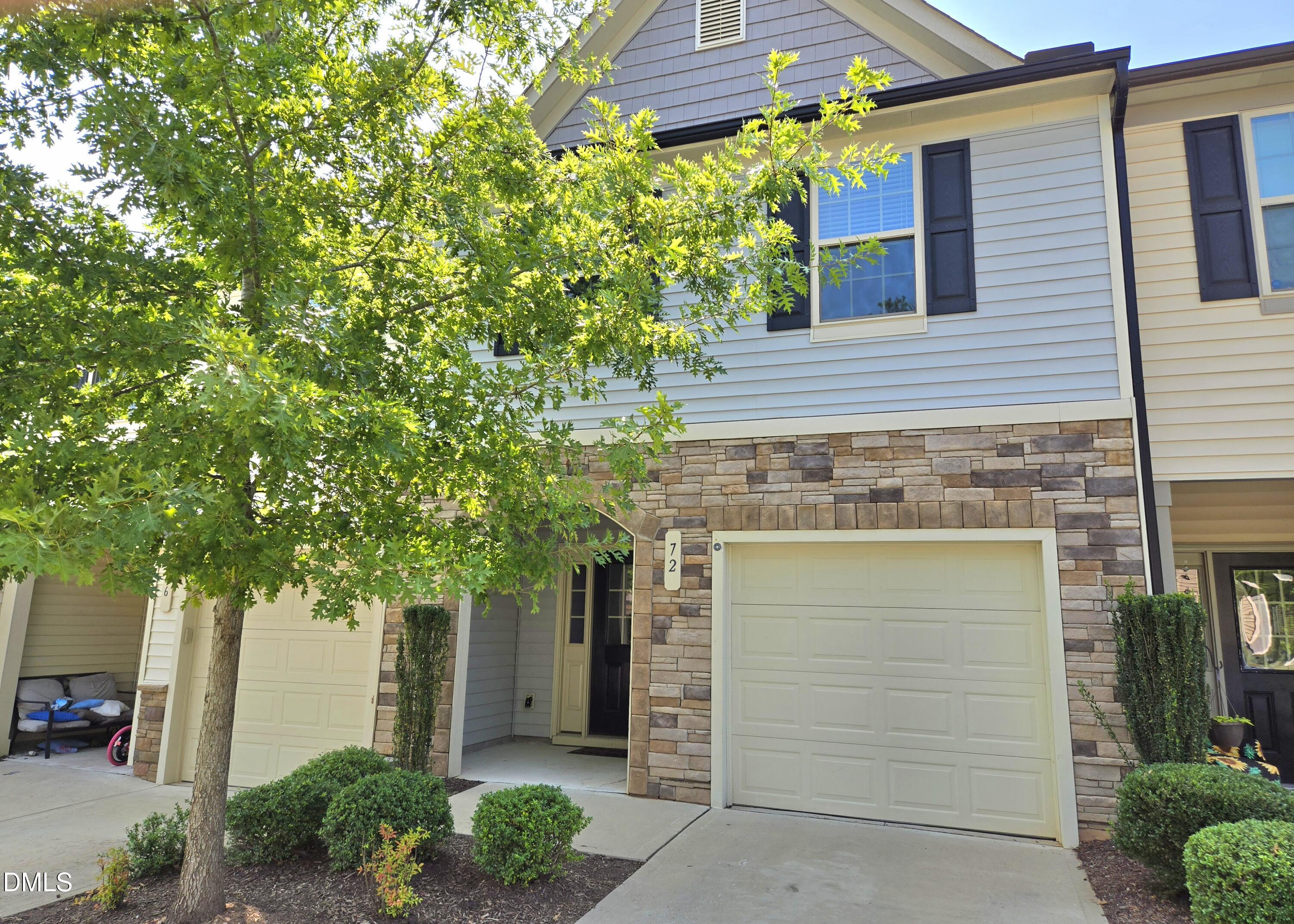 72 E Grove Point Drive Property Photo 1