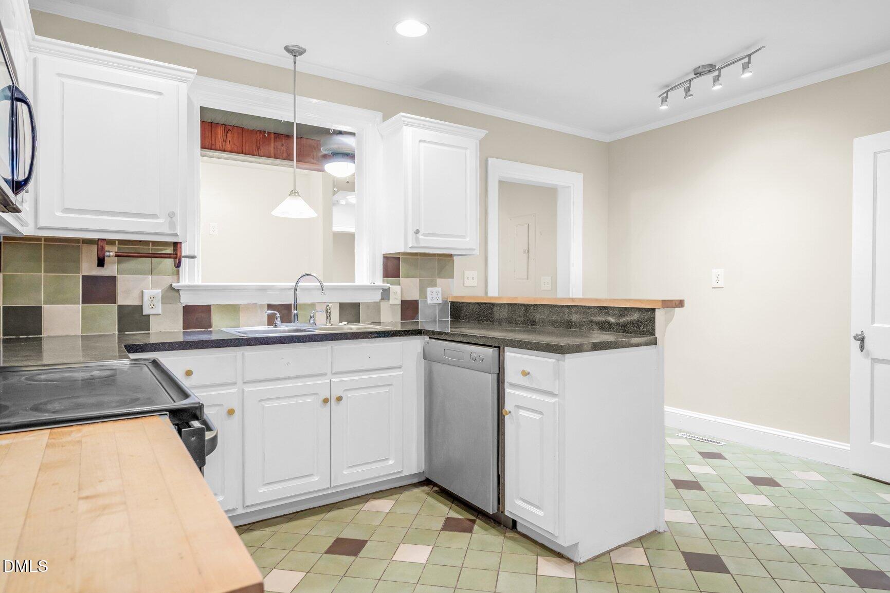 1041 Lafayette Avenue Property Photo 12
