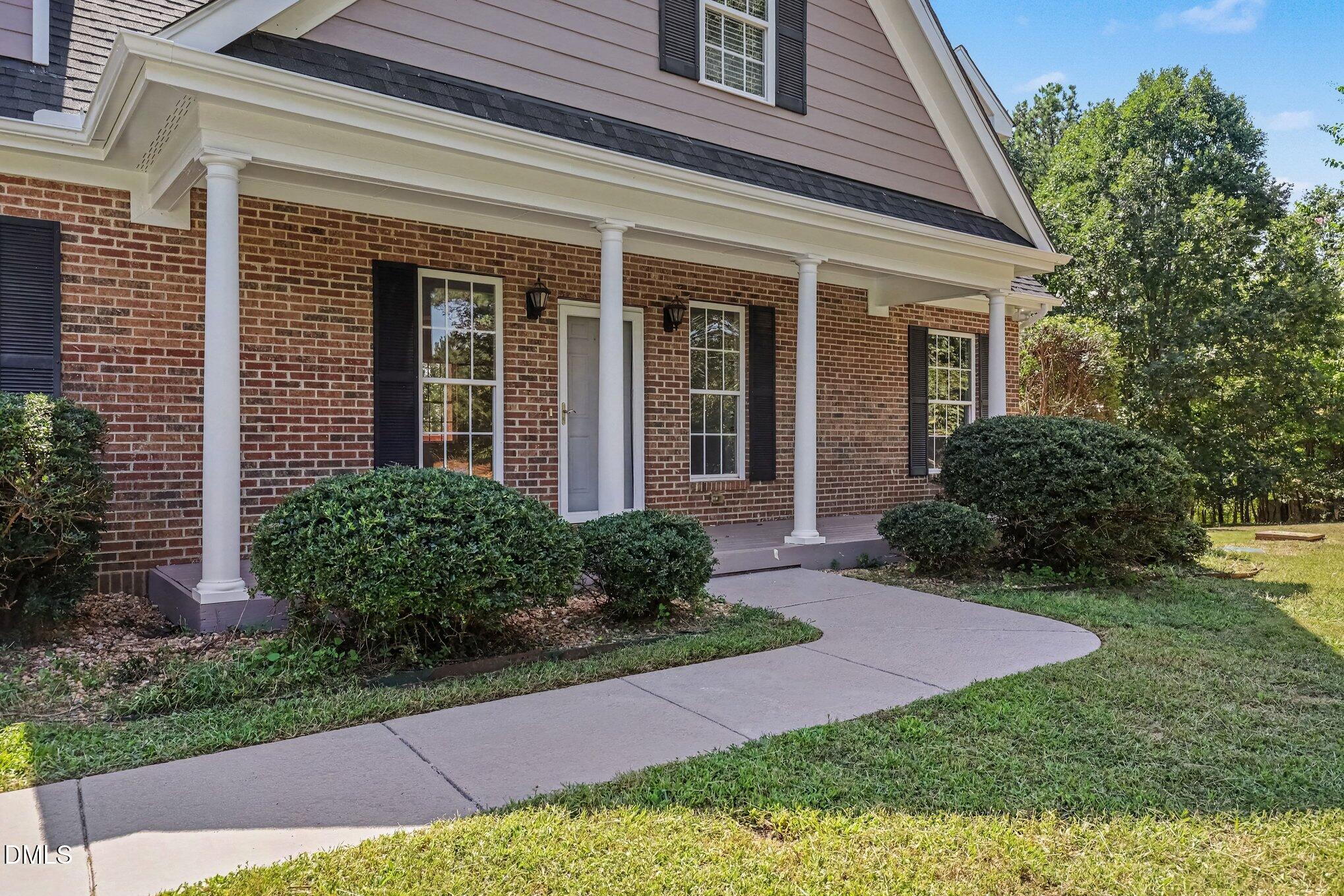 606 Old Chestnut Crossing Property Photo 4