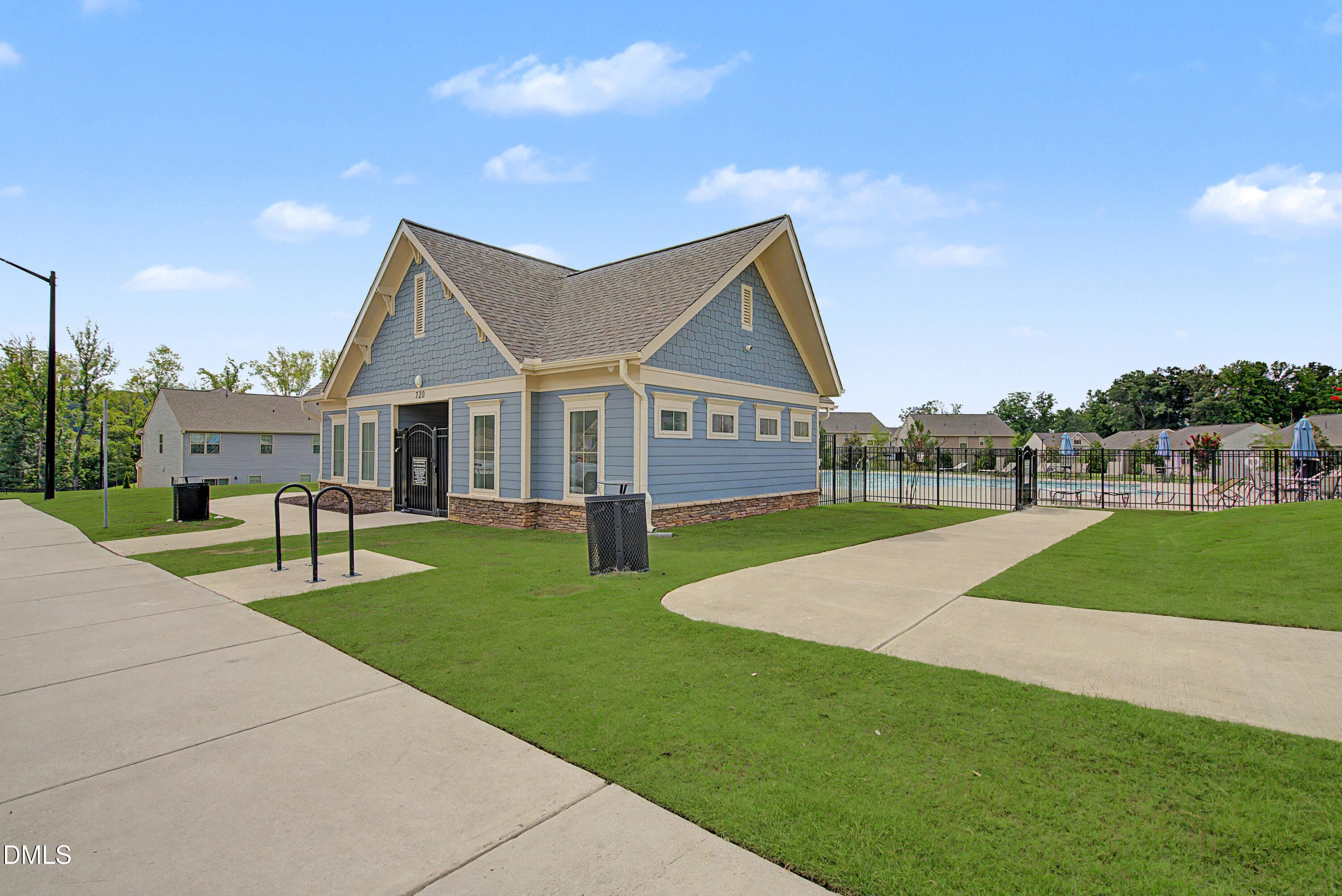 1621 Crimson Leaf Property Photo 1