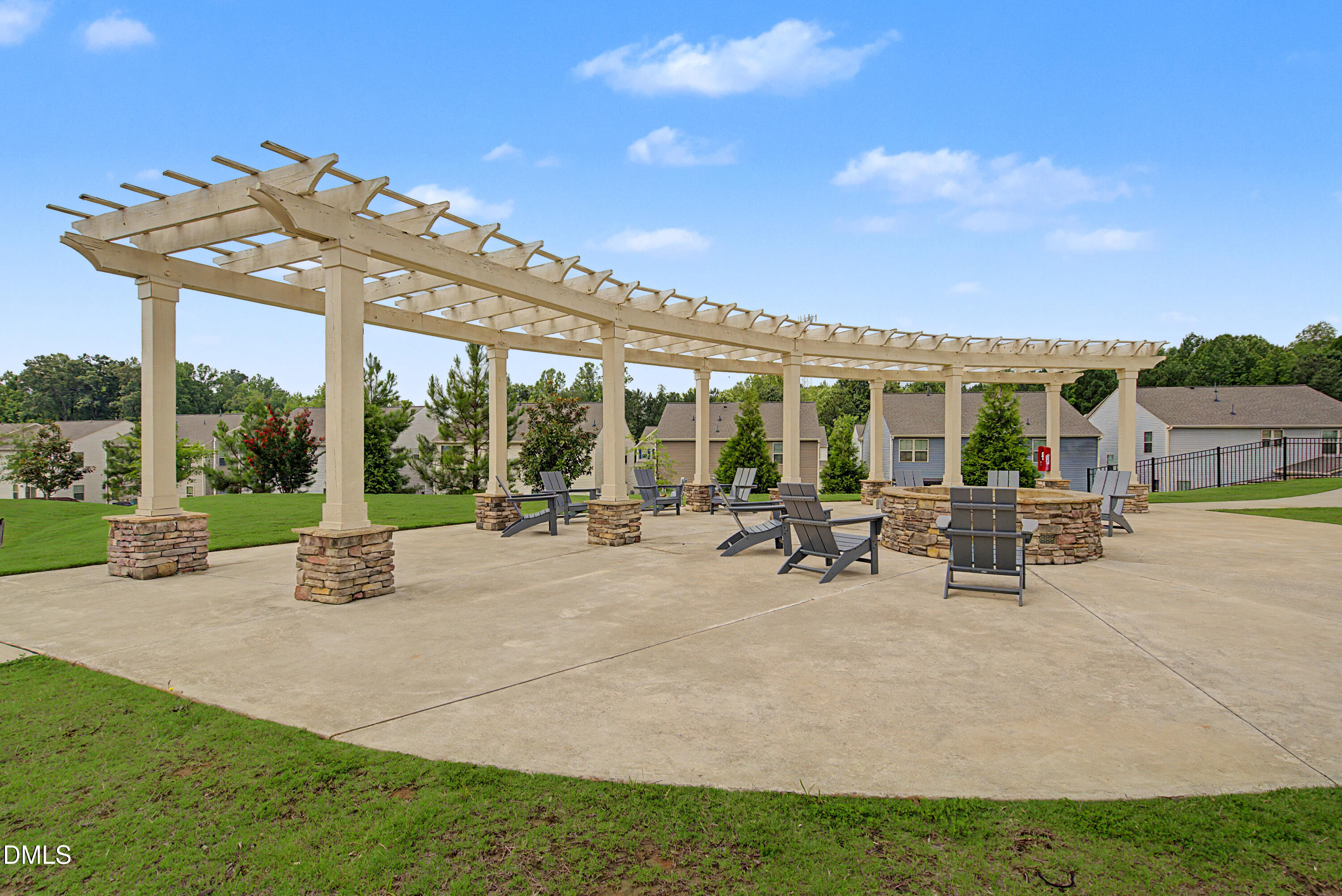 1621 Crimson Leaf Property Photo 3