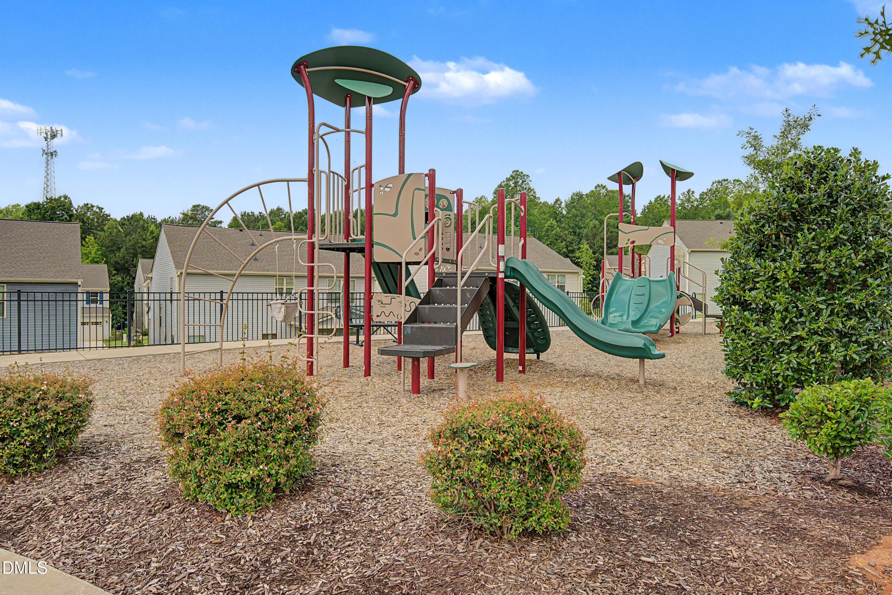 1621 Crimson Leaf Property Photo 5