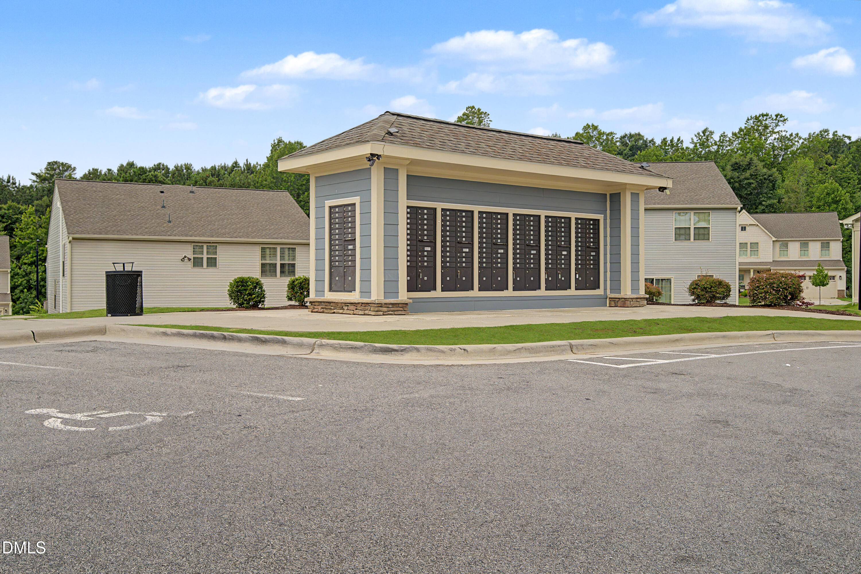 1621 Crimson Leaf Property Photo 6
