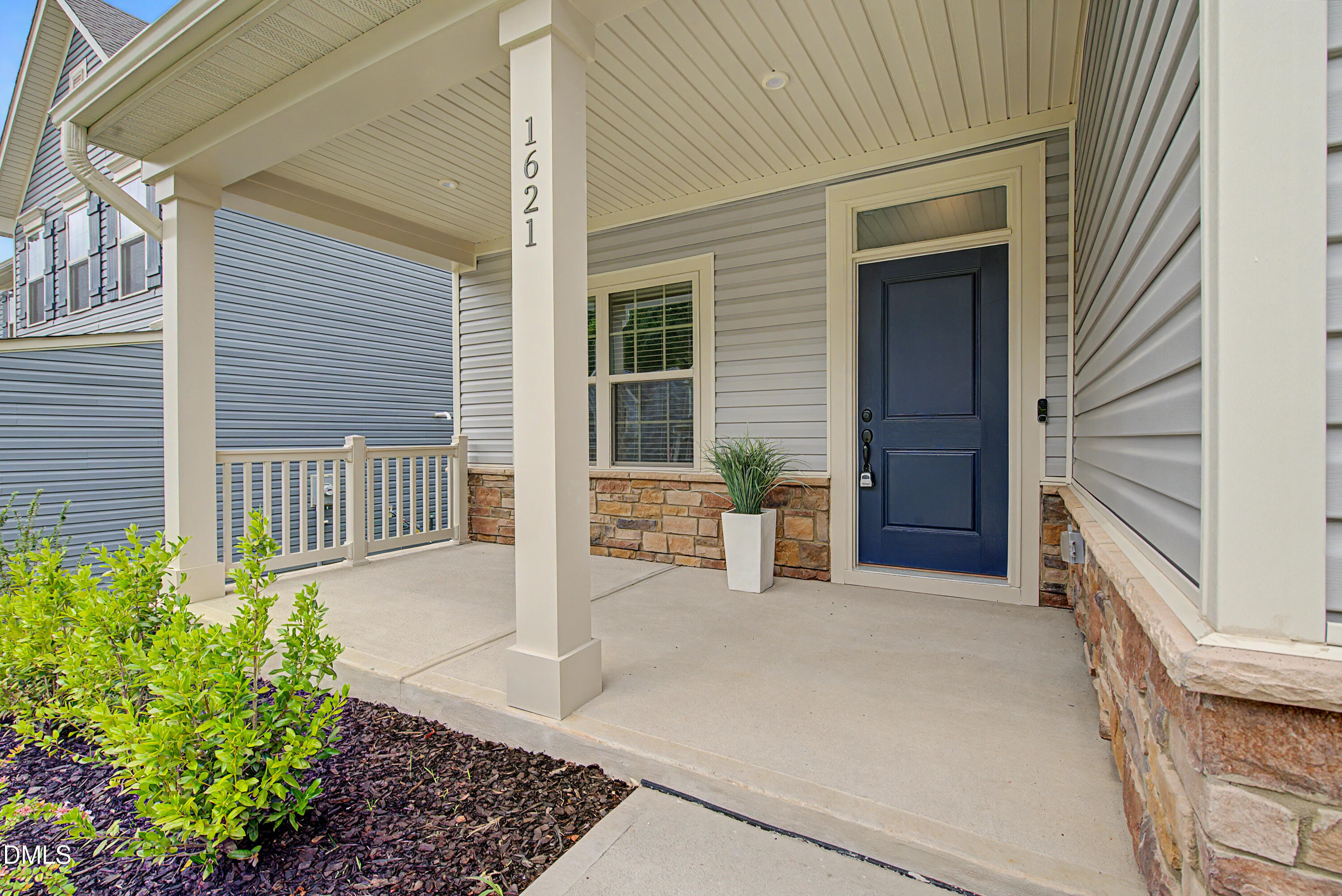 1621 Crimson Leaf Property Photo 11