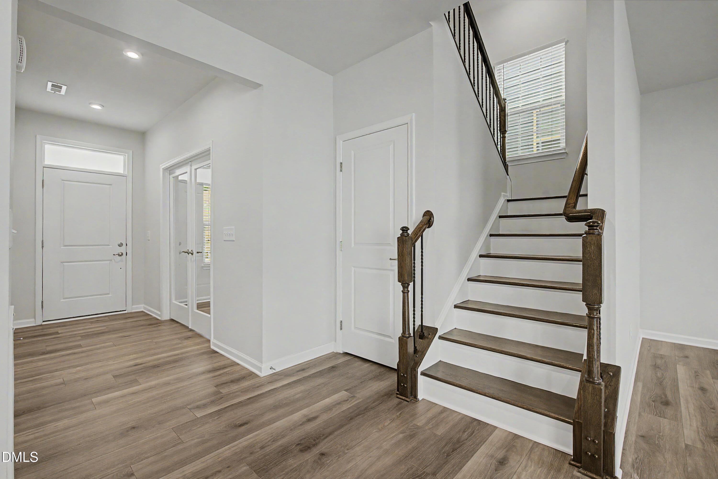 1621 Crimson Leaf Property Photo 13
