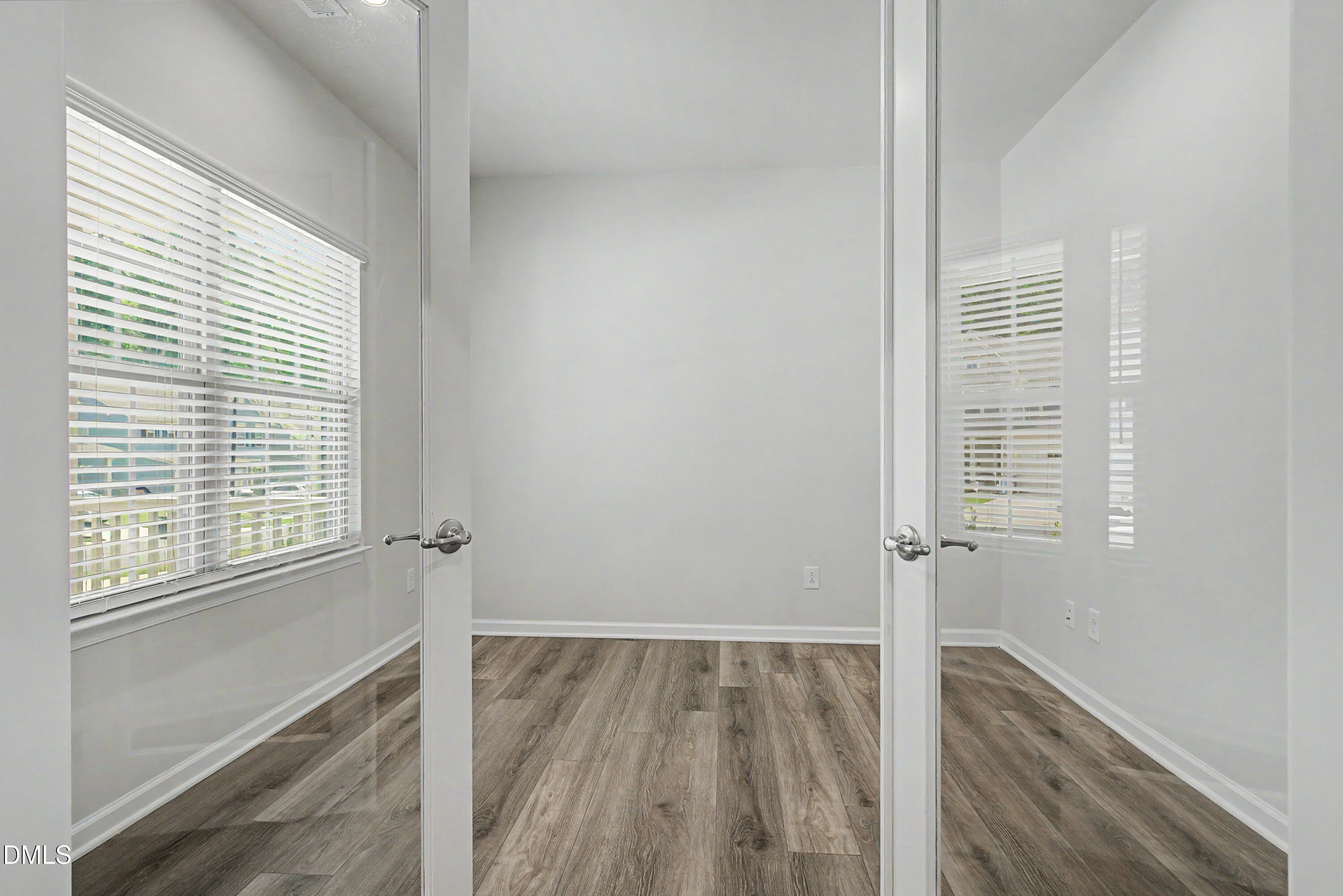 1621 Crimson Leaf Property Photo 14