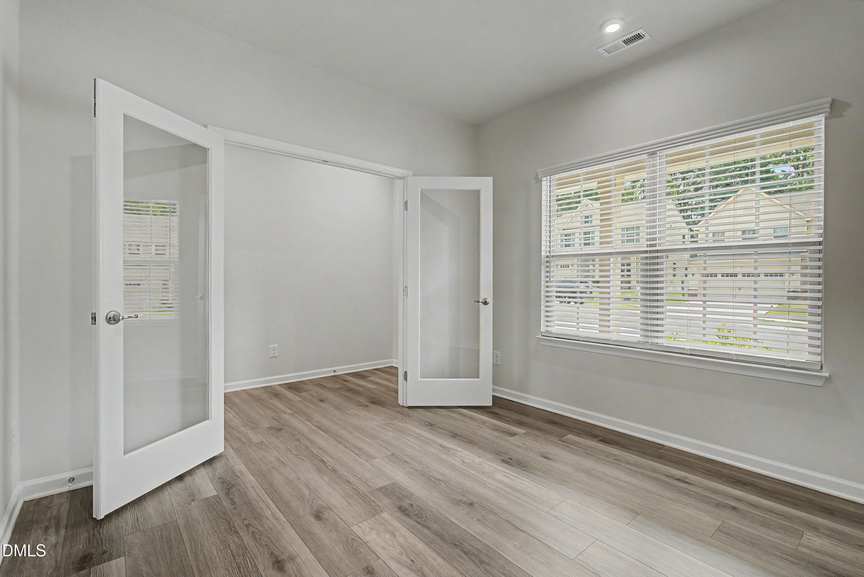 1621 Crimson Leaf Property Photo 15