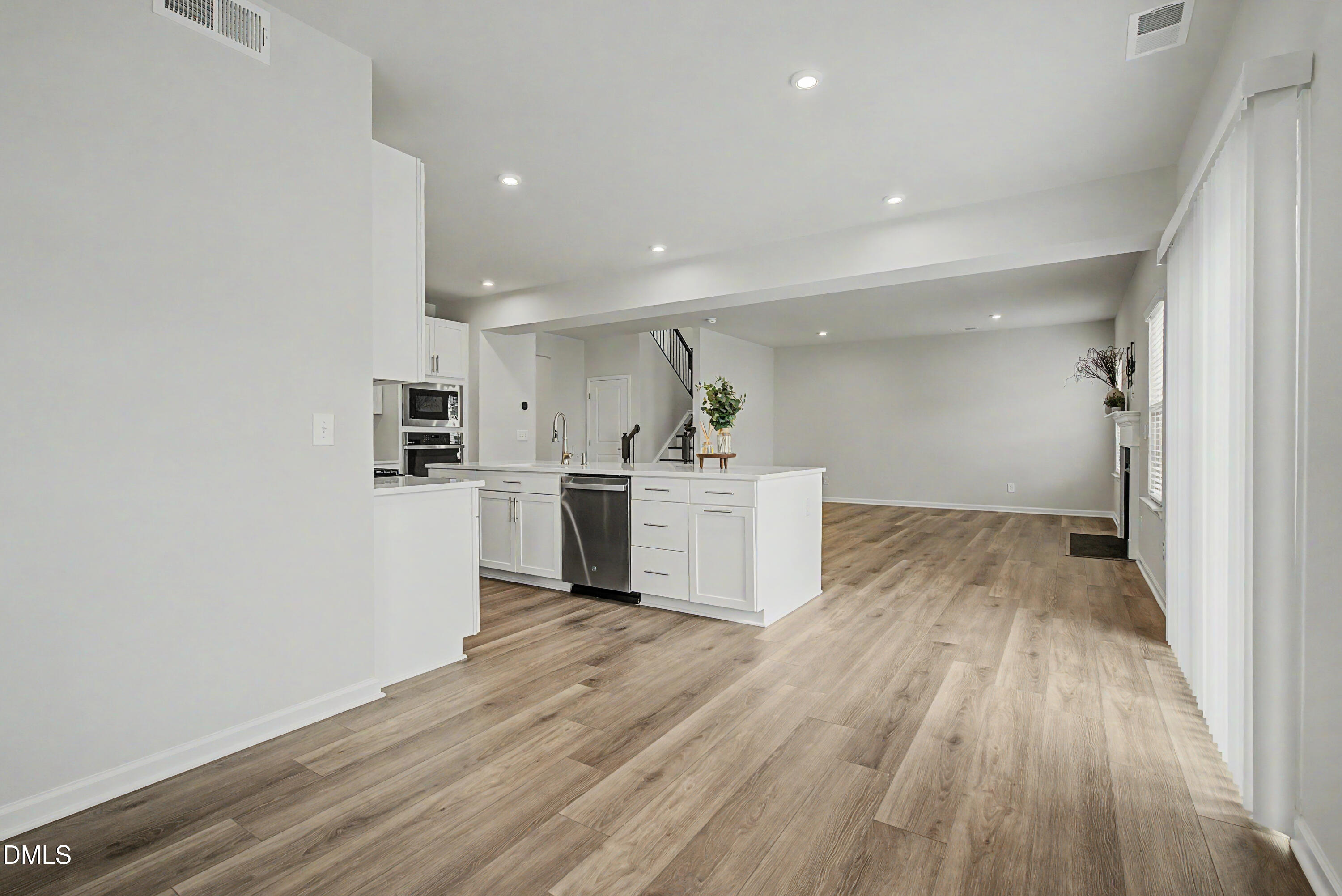 1621 Crimson Leaf Property Photo 22