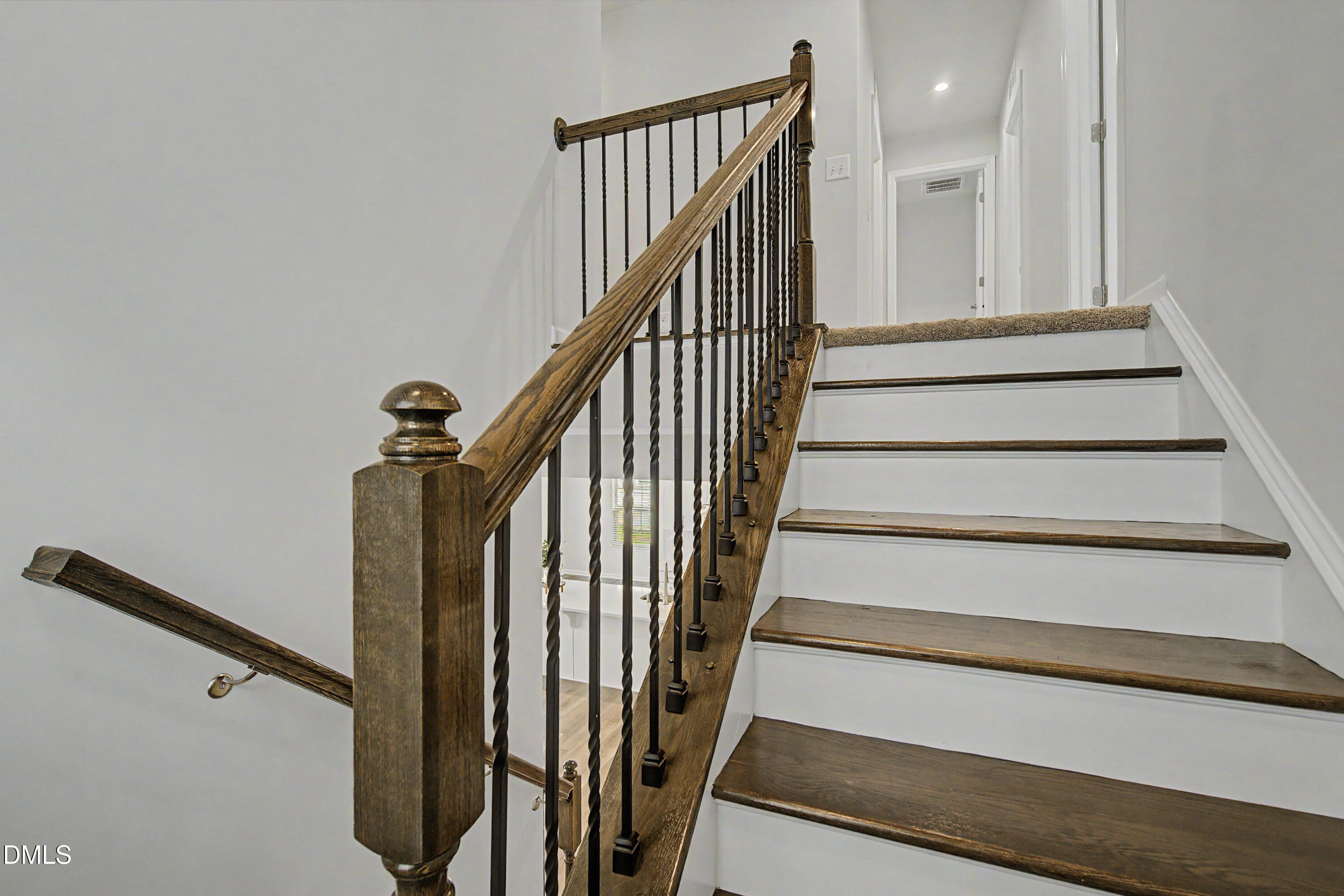 1621 Crimson Leaf Property Photo 31
