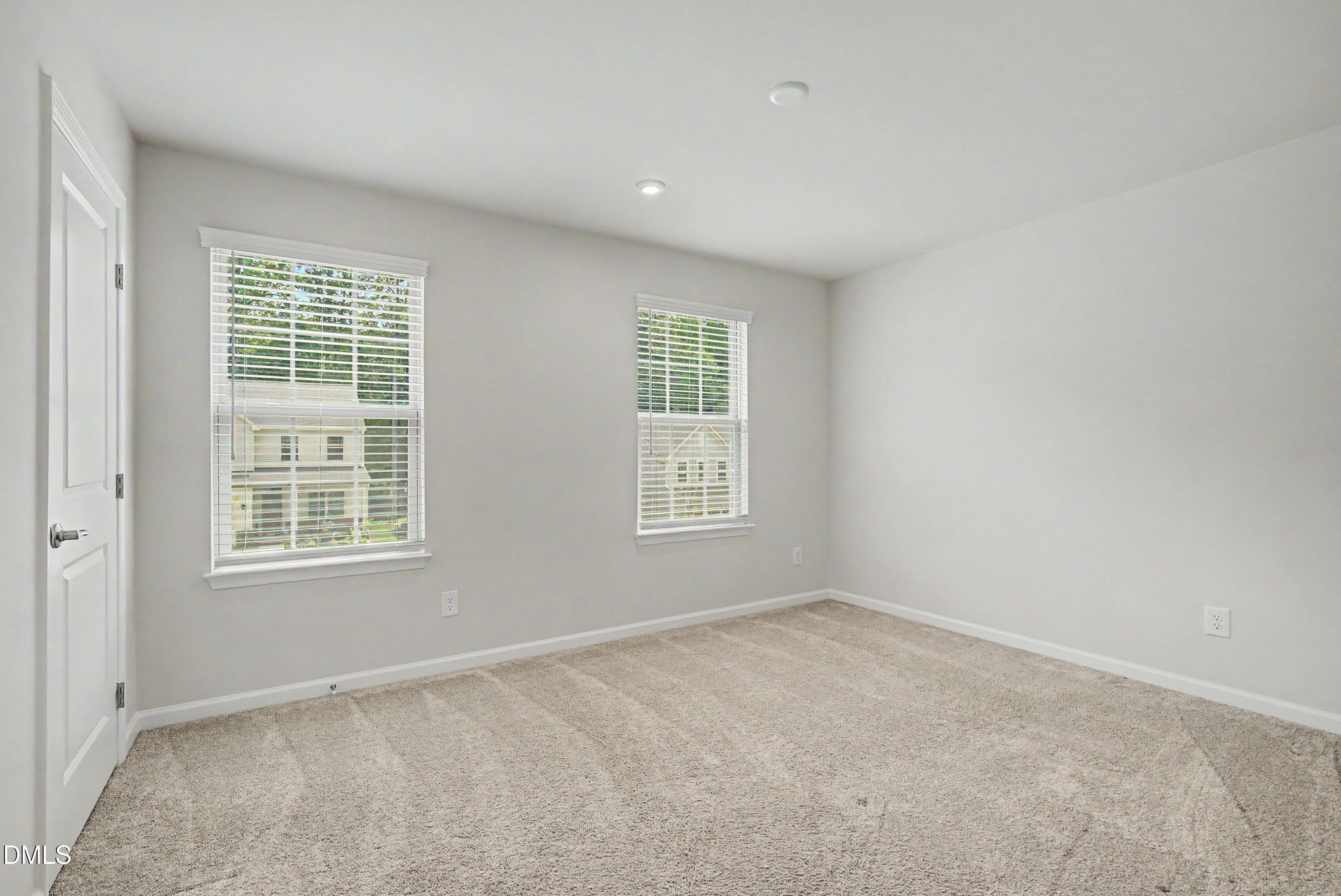 1621 Crimson Leaf Property Photo 32