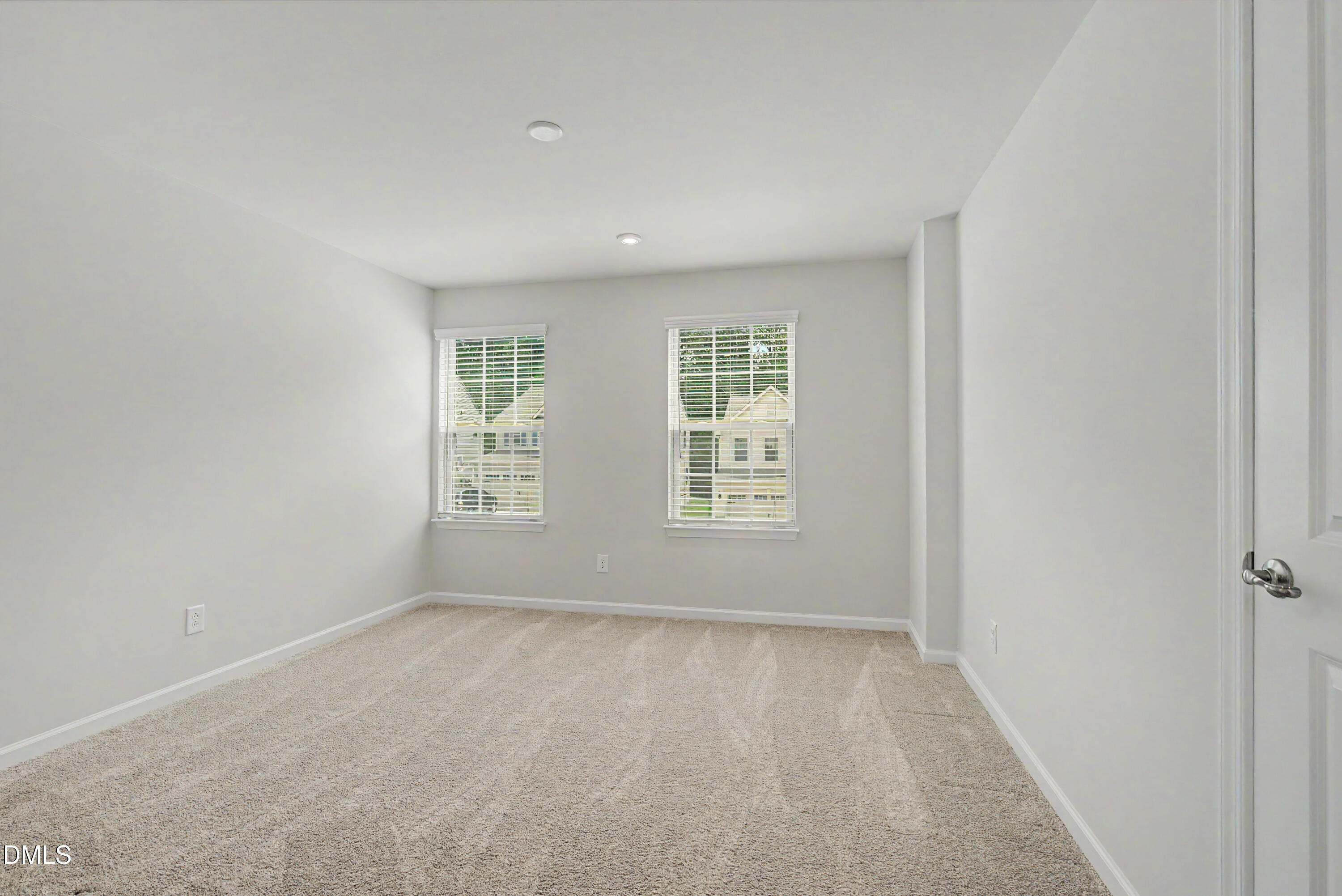 1621 Crimson Leaf Property Photo 33